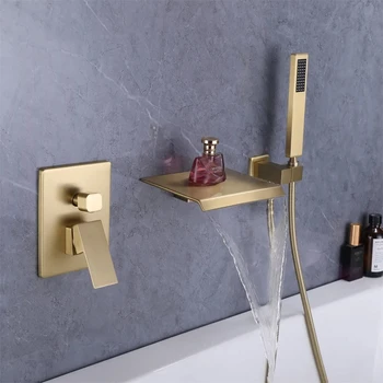 Модерен и Луксозен Матиран Златен Стенен монтаж на Месинг смесител за душ в банята със златен смесител за вана с Водопад гореща и студена вода