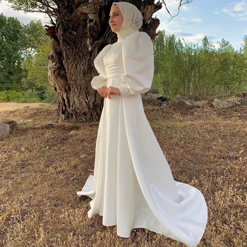 Мюсюлманските бели сватбени рокли трапецовидна форма, булката рокля с висока яка и с пищните ръкави, Атласное сватбена рокля с гофрировкой дължина до пода, robe de mariée