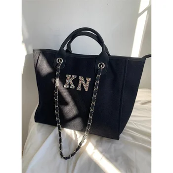 Индивидуална черна чанта-тоут с монограм, луксозна чанта, платно, кремаво перли и кристал, персонални чанта почивен ден