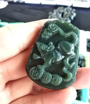 Натурален бутылочно-зелен нефритови амулет, висулка във формата на мишка, китайски талисман на зодиака