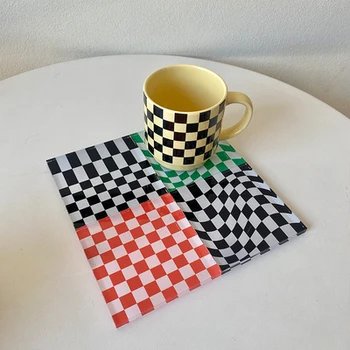 Ретро шахматната дъска, поставка в стил ins офис през цялата акрилни подложка за чаши кафе на подпори за фотосесия украса бара