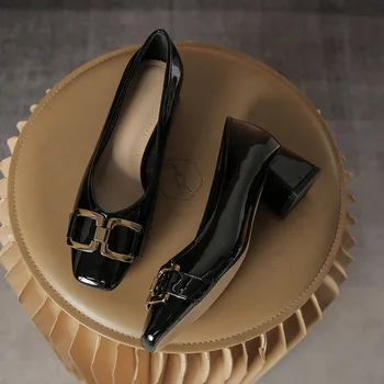 Дамски обувки с неглубокими горловинами, новост 2023 г., дамски обувки от мека кожа на дебелите обувки с токчета в стил френски ретро с квадратни пръсти